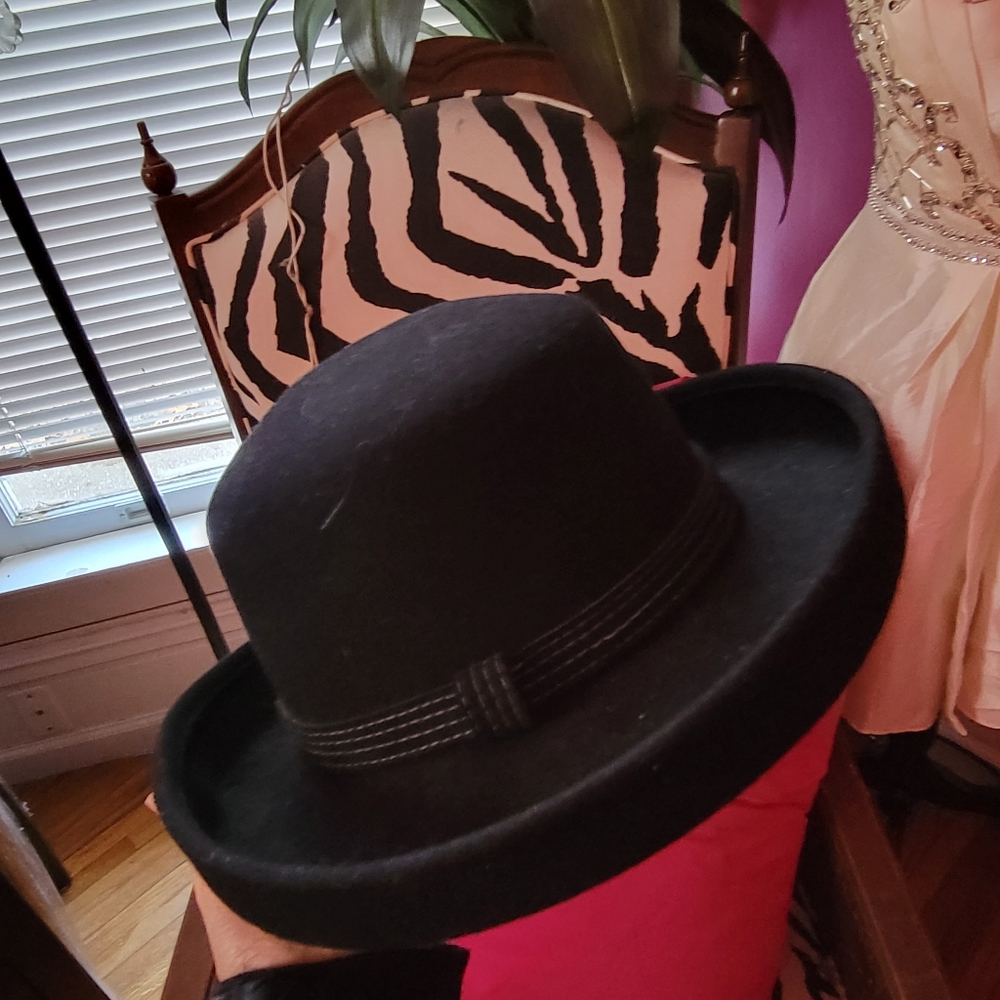 Old vintage wool hat Classic timeless Ladies Cap - Picture 4 of 14
